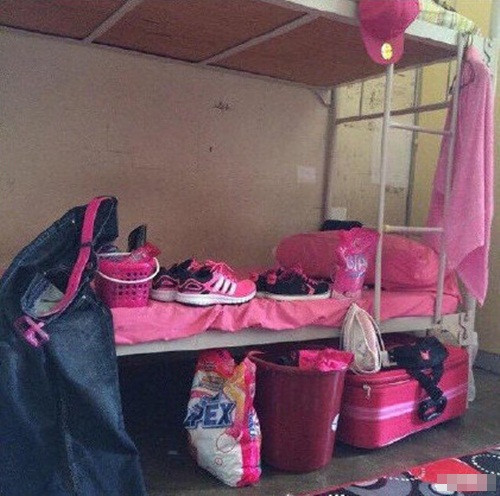 Dan mang bo tay voi chang sinh vien cuong mau hong