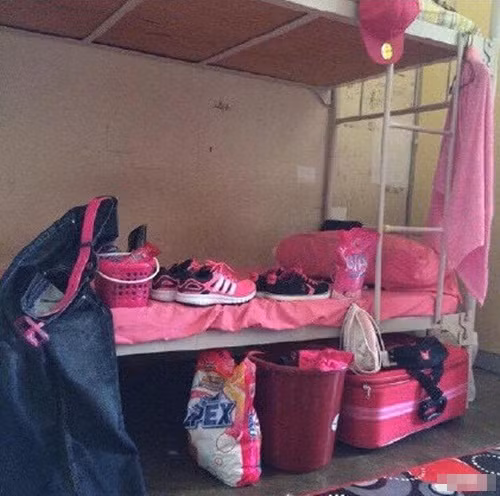 Dan mang bo tay voi chang sinh vien cuong mau hong