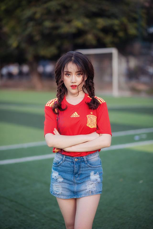 "Với ĐT Tây Ban Nha ở thời điểm hiện tại thì em đều ủng hộ và dành sự quan tâm nhất định đến tất cả các cầu thủ trong đội hình, tất nhiên với những ngôi sao thuộc Real Madrid thì yêu thích hơn tý"