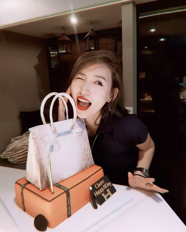 Cũng bởi vẻ ngoài xinh đẹp, vóc dáng đáng ngưỡng mộ, lại có cuộc sống đẩy trải nghiệm Soái Quân trở thành một hot mom trên mạng xã hội. Instagram của bà mẹ đơn thân thu hút tưới gần 63 nghìn người theo dõi.