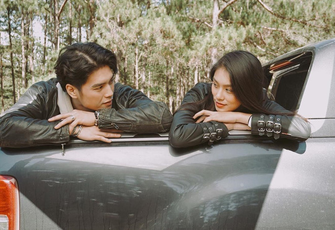 Thảo Nhi Lê (25 tuổi) và Huy Trần (29 tuổi) là cặp rich kid cùng sinh sống tại Đức. Đôi này thường đăng ảnh chụp chung và khoe khoảnh khắc hạnh phúc trên trang cá nhân.