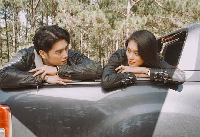 Thảo Nhi Lê (25 tuổi) và Huy Trần (29 tuổi) là cặp rich kid cùng sinh sống tại Đức. Đôi này thường đăng ảnh chụp chung và khoe khoảnh khắc hạnh phúc trên trang cá nhân.