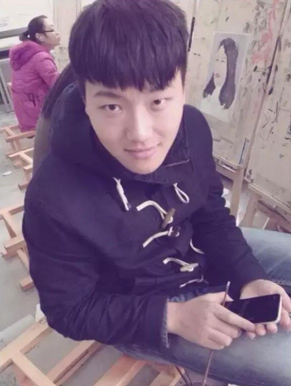 Những ngày gần đây trên những trang MXH của Trung Quốc đang truyền nhau câu chuyện về sự kì diệu của việc giảm cân từ "béo ca" thành "soái ca" của một chàng trai có tên là Trần Thánh sinh năm 1994 tại Tứ Xuyên, Trung Quốc.