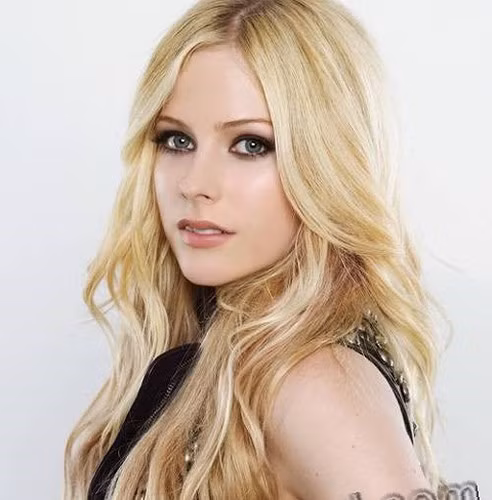 Một nữ ca sĩ nổi tiếng người Canada.