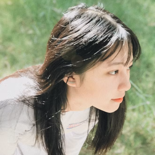 Những bức ảnh chụp góc mặt nghiêng của Khánh Linh khiến không ít người phải thổn thức.