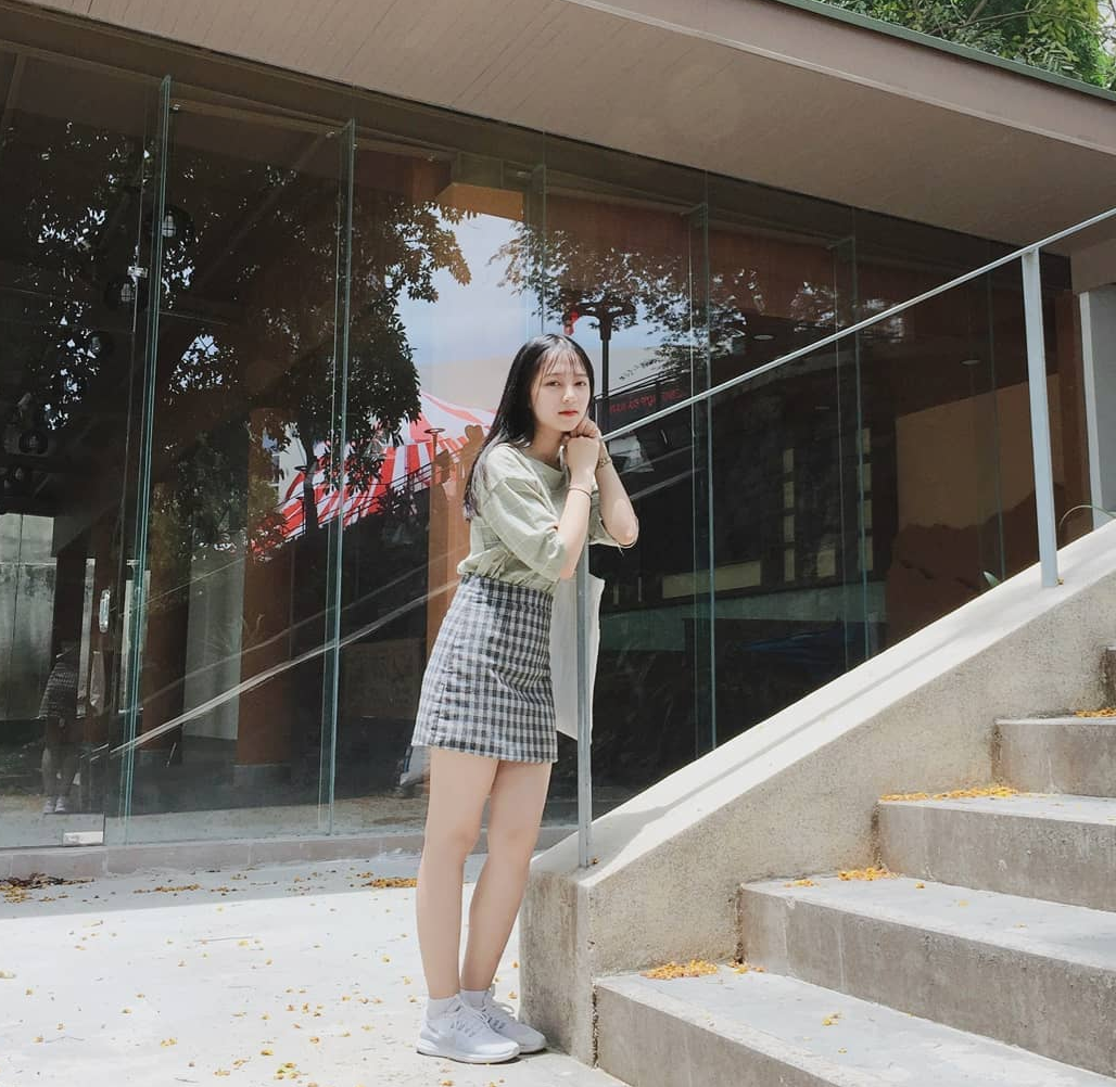 Mỗi lần diện áo dài chụp ảnh là gắn liền với một kỷ niệm đáng nhớ dưới mái trường cấp 3 của Khánh Linh.