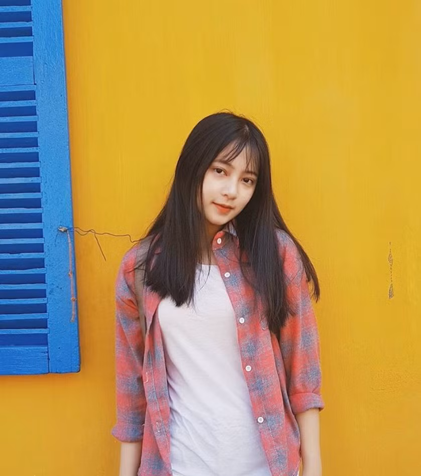 Dù chỉ cao 1m62 nhưng với gương mặt ưa nhìn, thân hình cân đối Khánh Linh khiến không ít người hâm mộ, nhan sắc chuẩn "tình đầu" trong lòng CĐM.