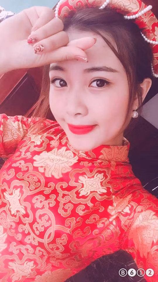 Linh Nhật tên đầy đủ là Võ Linh Nhật (SN 1998), hiện đang sinh sống và học tập tại Thành phố Vinh, Nghệ An. Nữ sinh này hiện đang theo học tại trường Cao Đẳng Sư phạm Nghệ An, chuyên ngành Sư phạm mầm non.