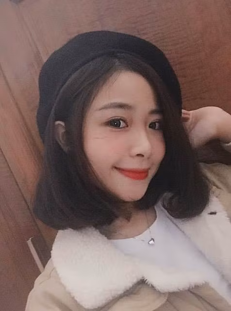 Không cần hàng hiệu hay những bộ trang phục cầu kỳ, Linh Nhật vẫn luôn biết cách tạo ấn tượng cho người xung quanh bằng phong cách thời trang của mình.