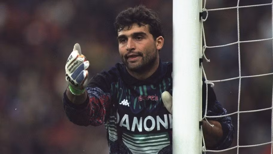 Angelo Peruzzi là thủ thành nổi danh tại Italy và quyết định giã từ sự nghiệp sau chiến thắng cùng ĐTQG tại World Cup 2006 được tổ chức tại Đức. Nhưng trước đó năm 1990, thủ thành này từng bị lệnh cấm thi đấu tới 1 năm do dương tính với chất Phentermin.