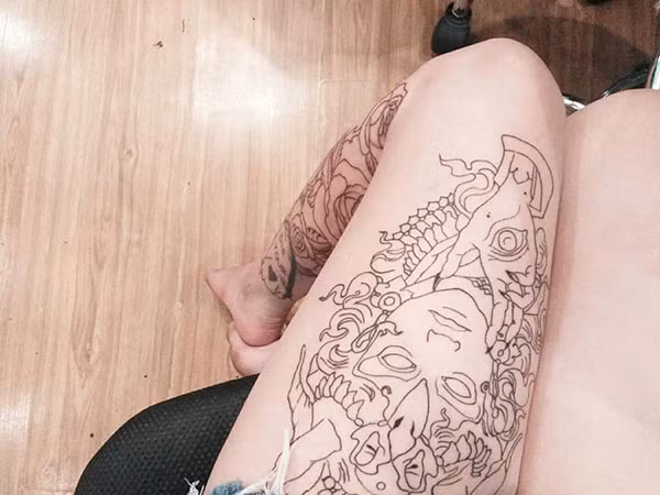 Sau khi bị lộ những hình xăm, Phụng bắt đầu nhận được những lời khuyên can của mẹ. Tuy nhiên, khi nghe Phụng chia sẻ về đam mê và giấc mơ trở thành một nữ thợ xăm, mẹ của Phụng gật đầu đồng ý để con gái theo đuổi con đường riêng.