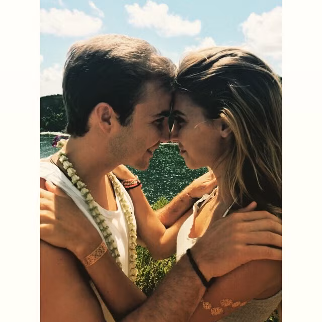Mario Gotze đã có một kì nghỉ tuyệt vời bên cô bạn gái xinh đẹp Ann Kathrin Vida tại Hawaii (Mỹ).