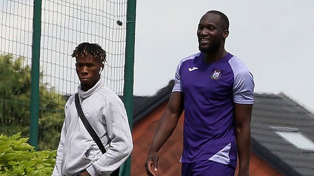 Theo tiết lộ mới nhất từ Sky Sports, Inter Milan đã bị từ chối một lần nữa từ phía MU. Mức hỏi mua mới nhất với 68 triệu euro (cộng thêm 5 triệu phụ phí) không làm phía đội bóng nước Anh hài lòng. "Quỷ đỏ" muốn tối thiểu 85 triệu cho tiền đạo sinh năm 1993 và không chấp nhận giảm giá.