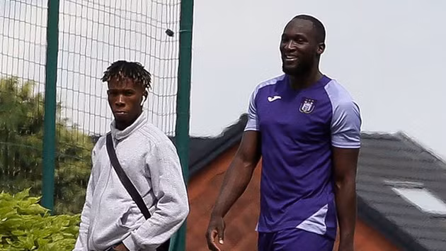 Theo tiết lộ mới nhất từ Sky Sports, Inter Milan đã bị từ chối một lần nữa từ phía MU. Mức hỏi mua mới nhất với 68 triệu euro (cộng thêm 5 triệu phụ phí) không làm phía đội bóng nước Anh hài lòng. "Quỷ đỏ" muốn tối thiểu 85 triệu cho tiền đạo sinh năm 1993 và không chấp nhận giảm giá.