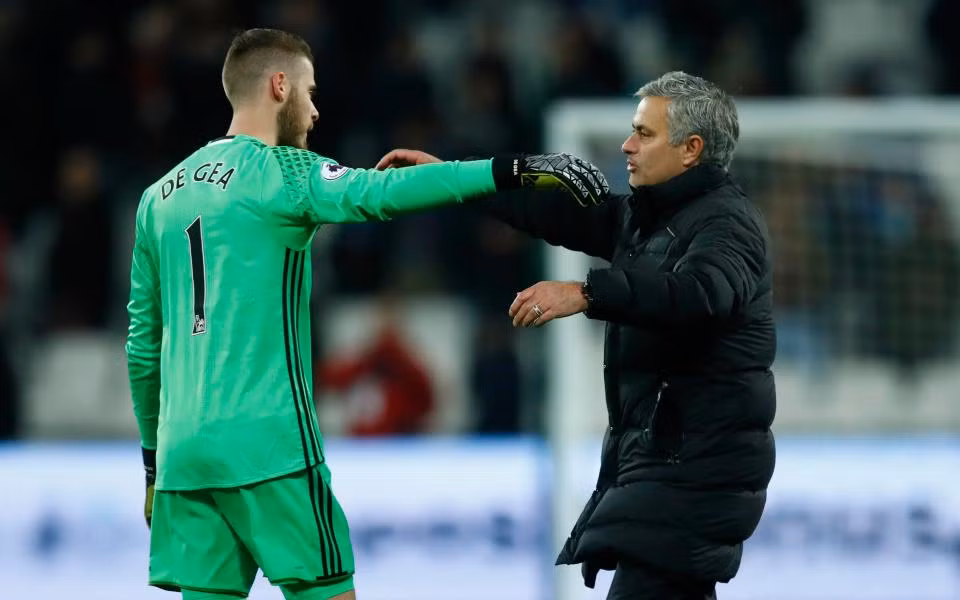 HLV Mourinho xác nhận, GĐĐH MU - Ed Woodward đang làm việc tích cực để tiến hành gia hạn với hai cầu thủ trụ cột là De Gea và Marcos Rojo. Ảnh: Manchester FC.