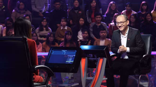 Đặc biệt, trong phần giao lưu Thanh Huyền mong MC Ai là triệu phú - nhà báo Phan Đăng sẽ viết câu khẳng định rằng mình rất xinh đẹp để cô có thể mang về và dán lên bàn làm việc.