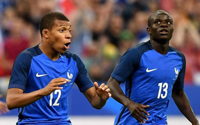 Kylian Mbappe vừa lên tiếng thuyết phục ban giám đốc PSG cần đẩy nhanh tiến độ chiêu mộ chàng tiền vệ đồng hương N'Golo Kante.