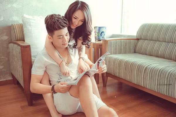 Quyết định của Tuấn Anh khiến cô người yêu Trần Anh cũng hết sức bất ngờ. Không mỹ từ bay bổng, không quà cáp cao sang nhưng Tuấn Anh khiến cô nàng bị chinh phục hoàn toàn bởi những hành động yêu thương nhỏ nhưng đầy ấm áp như thế.