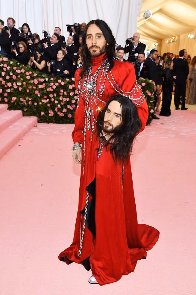 Bên cạnh bộ cánh gây choáng của Billy Porter, Met Gala 2019 năm nay còn chứng kiến rất nhiều việc bộ cánh vô cùng dị hợm.