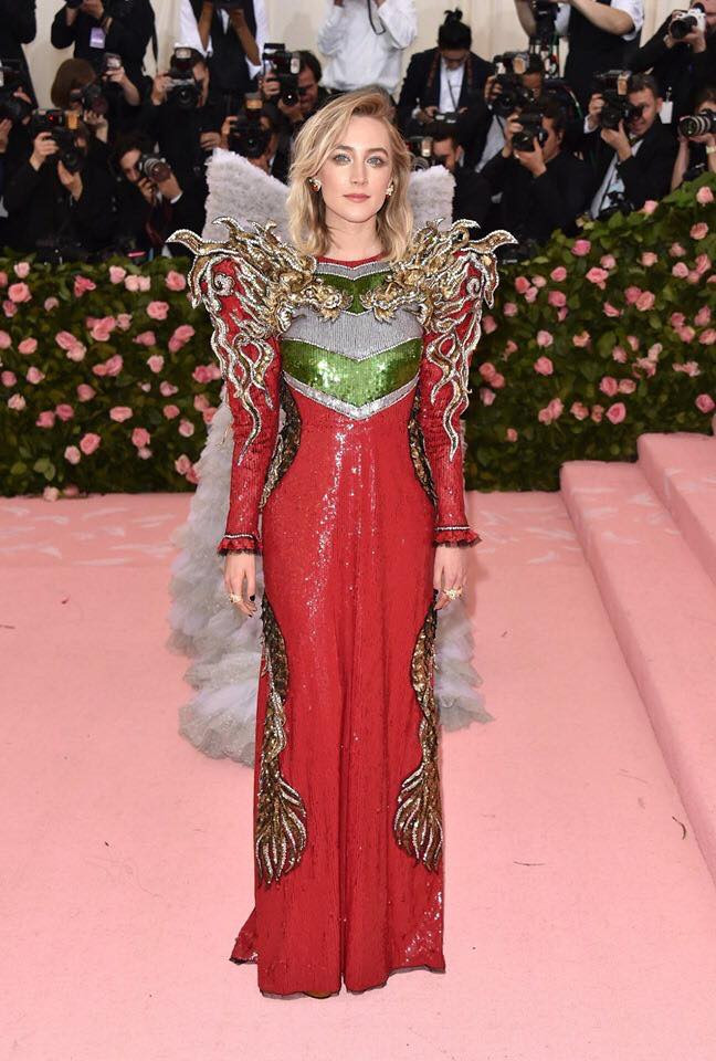 Nữ thần rắn xuất hiện trong buổi lễ ra mắt của Met Gala.