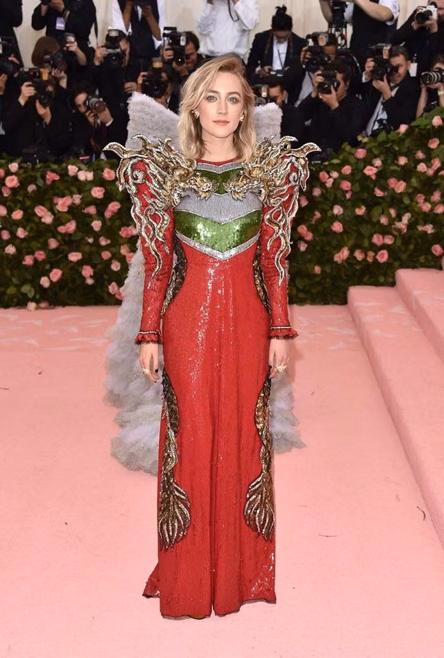 Nữ thần rắn xuất hiện trong buổi lễ ra mắt của Met Gala.