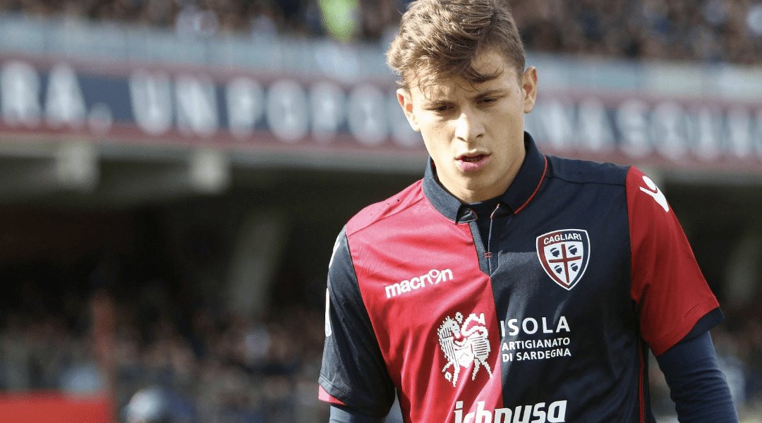 Nicolo Barella trở thành cái tên được cả MU lẫn Arsenal để. Cầu thủ này được mệnh danh là "Gerrard đệ nhị" và hiện đang thi đấu cho Cagliari.