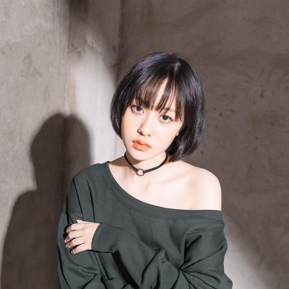 Thuỳ Anh với tài khoản Instagram @yeeyeex gây chú ý sau khi những hình ảnh của cô được công khai trên trang cá nhân. Hiện cô nàng người mẫu lookbook này có hơn 40.000 lượt người theo dõi trên Instagram.