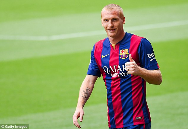Tốc độ của Mathieu đã giảm sút và chính là điểm yếu để các đội khác nhắm đến mỗi khi Barca dâng cao tấn công. Giống như Vermaelen, sự ra đi của Mathieu sẽ buộc Barca phải có sự thay thế xứng đáng.