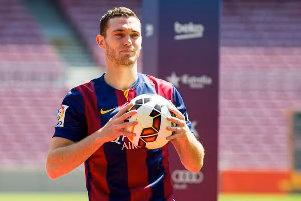 Phần lớn thời gian Vermaelen ở Barca cũng là để… dưỡng thương. Về mặt chuyên môn, anh không phải là đối tác ăn ý của Pique và ra đi là chuyện sớm muộn.