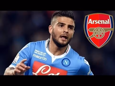 Arsenal săn tiền đạo tuyển Italia: Theo tin từ Daily Star, Arsenal đang lên kế hoạch chiêu mộ tiền đạo Napoli, Lorenzo Insigne. Cầu thủ 25 tuổi này gia nhập Napoli năm 2010 và nhanh chóng trở thành trụ cột của CLB. Hợp đồng của tuyển thủ Italia với đội chủ sân Stadio Olimpico sẽ hết hạn sau 2 năm rưỡi nữa. Và ngay từ lúc này, Arsenal đã ngỏ ý muốn đưa Insigne đến Emirates. Ảnh: Youtube.