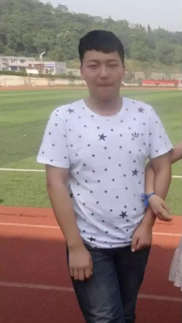 Giảm cân đã, đang và luôn là một thử thách đối với cả con trai lẫn con gái bởi khi có một thân hình đẹp, bạn không chỉ tự tin về bản thân mà còn có cơ hội lớn để "cưa đổ" thần tượng của mình và chàng trai Trung Quốc mới đây là một minh chứng sống động cho hành trình lột xác để có được tình yêu.