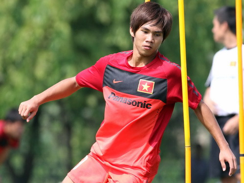 Nguyễn Thành Long Giang là cầu thủ được gọi lên ĐT Việt Nam khi mới 19 tuổi. Ngày 28/10/2007, Long Giang được thi đấu trận đầu tiên trong màu áo của ĐTQG. Thế nhưng ở trận đấu này Việt Nam đã thua đậm trước UAE với tỷ số 0-5.