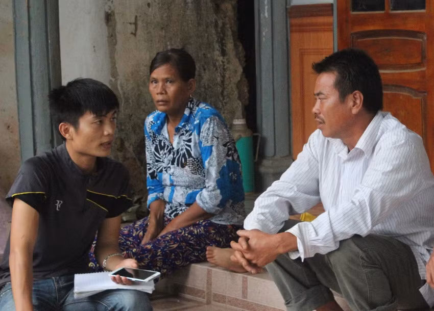 Chong tuoi xang dot vo: Bo me nan nhan dut tung khuc ruot-Hinh-2