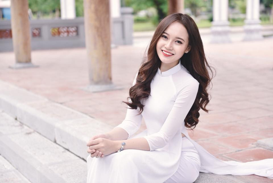 Theo nhiều dân mạng: "Tình yêu bắt nguồn từ hiểu biết. Bạn hot girl này chưa hiểu biết thì làm sao yêu được bóng đá" hay "Học thuộc lòng thôi cũng không xong. Đó chắc chắn là một fan phong trào, ham nổi tiếng mà quên mất việc mình có biết gì bóng đá hay không".