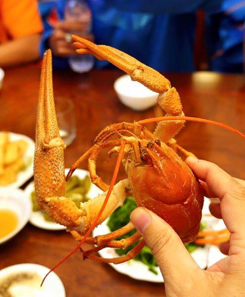 Trên trang cá nhân của mình, những hình ảnh trong bữa ăn liên tục được các cầu thủ Futsal chia sẻ.