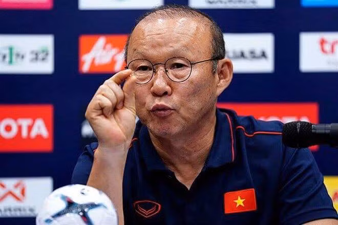 Lo muc luong khung HLV Park Hang-seo muon, VFF co dap ung noi?