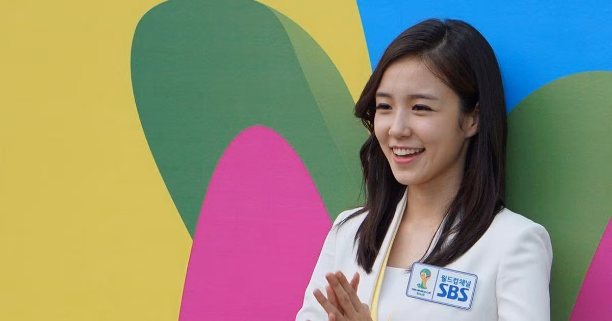 Sau gần 5 năm trong nghề, Jang Ye Won trở thành một trong những nữ phóng viên thể thao được mến mộ nhất của nhà đài thuộc top 3 Hàn Quốc. Ngoài phong cách dẫn tươi trẻ, nhiều năng lượng, 9X còn gây chú ý bởi ngoại hình trẻ trung, giọng nói lôi cuốn và phong cách thời trang thanh lịch.