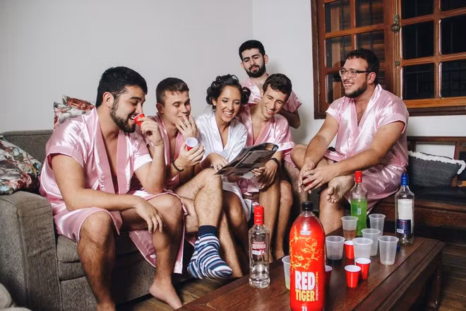 Những góc ảnh vui nhộn trong bộ ảnh cưới "phù dâu" có râu của Rebeca đã mang lại hiệu ứng vui nhộn cho dân mạng.