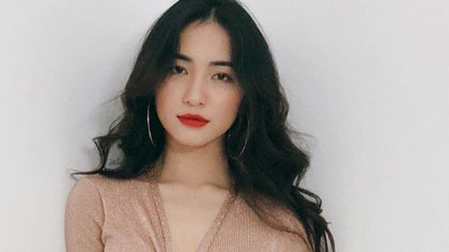 Không quá lộng lẫy nhưng vẻ đẹp dễ chịu, ưa nhìn của Hòa Minzy cũng để lại ấn tượng khó quên cho những ai từng gặp và tiếp xúc với Hòa Minzy.