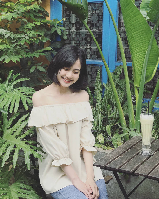 Hot girl ảnh thẻ mới nổi của ĐH Y đó là Vũ Thị Phương Anh, nữ sinh sinh năm 2000 hiện đang là sinh viên một trường đại học Y tại Hà Nội đã nổi tiếng sau với cư dân mạng sau khi khoe ảnh thẻ đẹp xuất sắc.