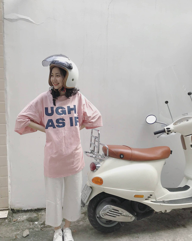 Nhờ được ông trời ban tặng đôi mắt biết cười với khóe miệng xinh xắn, nữ sinh 2000 trở thành hot teen hấp dẫn ngay từ lần đầu nhìn mặt.