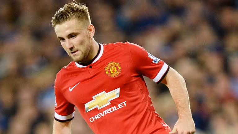 Luke Shaw được biết đến như một ngôi sao đầy triển vọng của bóng đá Anh và Man United. Sứ vụ của cầu thủ này về hậu vệ trẻ này ở "Nhà hát của những giấc mơ" là để thừa vị trí mà Patrice Evra để lại.