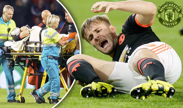 Nhưng 3 mùa giải qua những chấn thương triền miên đã khiến cho cựu cầu thủ Southampton cống hiến rất ít cho Man United.