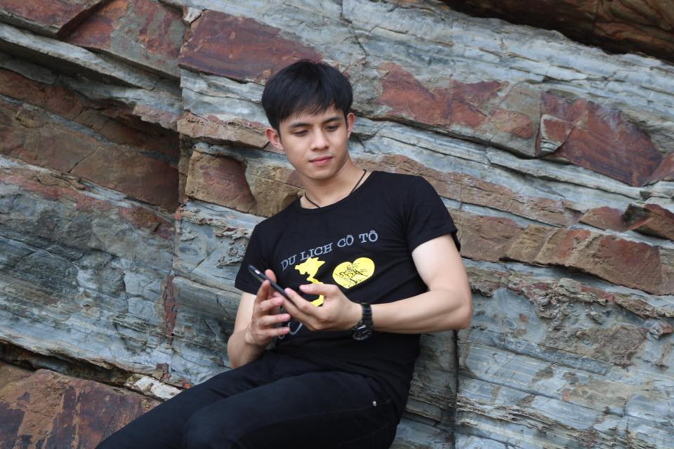 Trên trang cá nhân của mình, Thanousack Laddarvun đăng tải khá nhiều hình ảnh liên quan đến các hoạt động trong trường học.