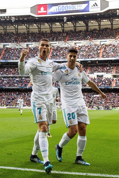 Theo tin chuyển nhượng cầu thủ từ Diario Gol, mối quan hệ Ronaldo với Isco ngày một tồi tệ vì siêu sao người Bồ đã nhúng tay can thiệp đội hình ra sân của Real Madrid. Ảnh: Diario Gol