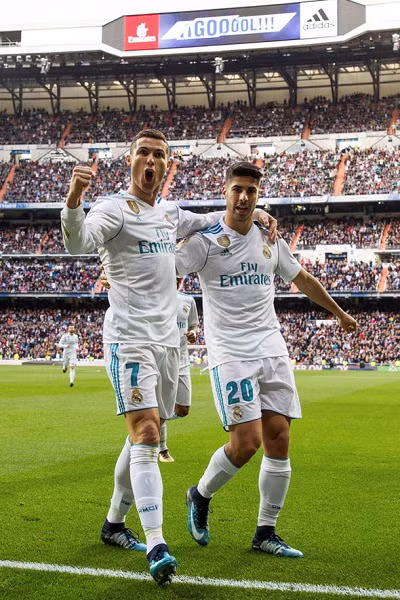 Theo tin chuyển nhượng cầu thủ từ Diario Gol, mối quan hệ Ronaldo với Isco ngày một tồi tệ vì siêu sao người Bồ đã nhúng tay can thiệp đội hình ra sân của Real Madrid. Ảnh: Diario Gol