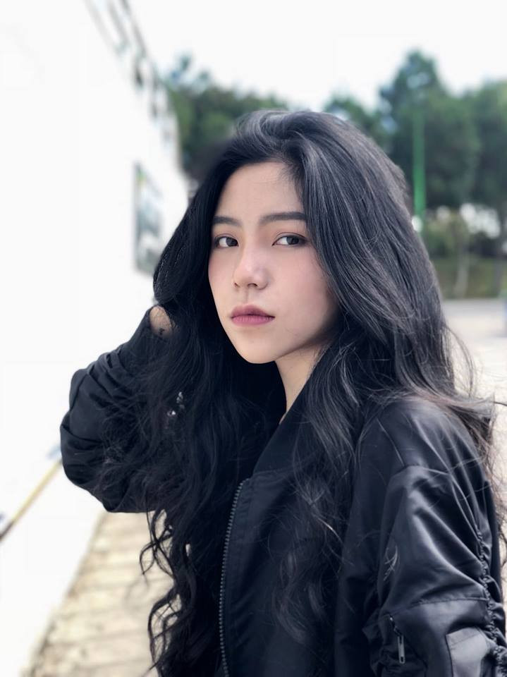 Một điều khá thú vị, ngoài sở thích làm mẫu ảnh, Thảo Liên còn dành thời gian nghiên cứu và cho ra đời nhiều mẫu thiết kế thời trang do bản thân tự lên ý tưởng và thực hiện.