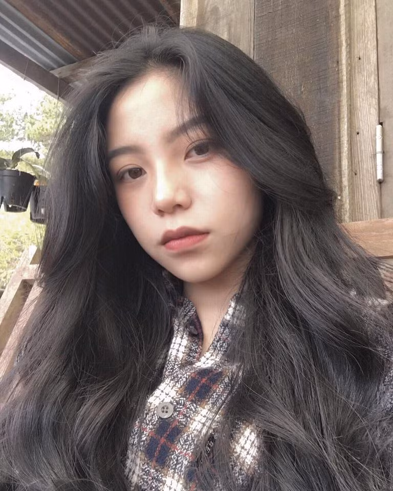 Bên cạnh việc học ở trường, Thảo Liên còn là người mẫu ảnh và khá đắt show chụp mỗi của các nhiếp ảnh gia tại Đà Lạt.