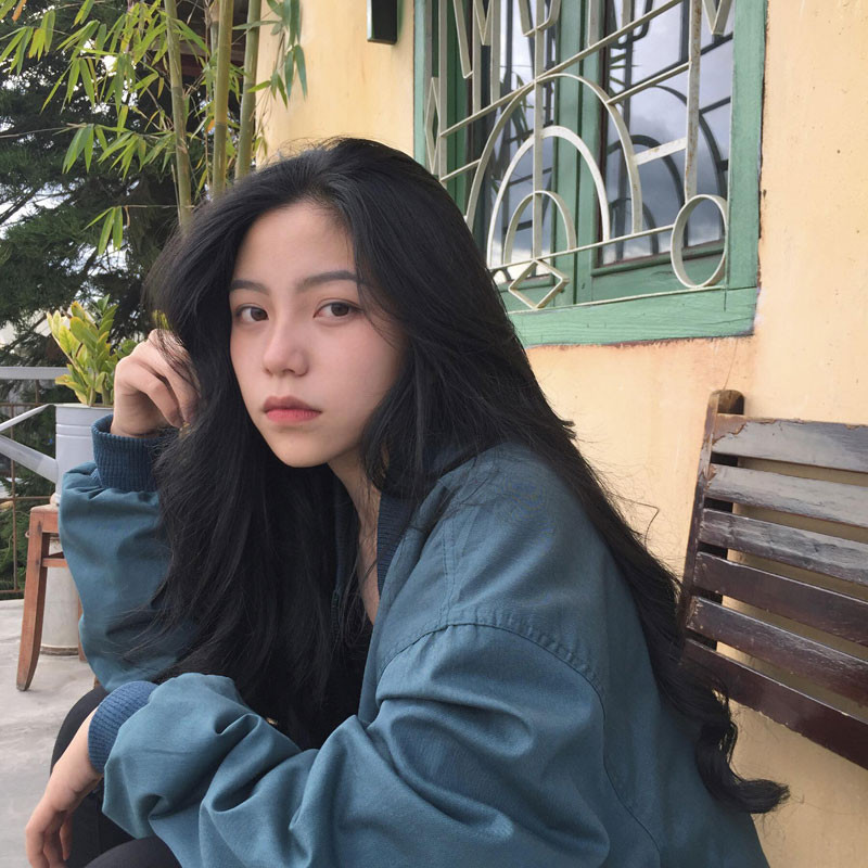 Chia sẻ về bản thân mình, Thảo Liên cho biết rằng hồi ấy cô bạn này gầy và đen. Một phần do biếng ăn, phần khác do hiếu động nên chạy nhảy suốt ngày. Lớn lên thì nữ tính hơn, biết theo đuổi phong cách thời trang phù hợp, nhiều bạn bè hay đùa là dậy thì thành công.