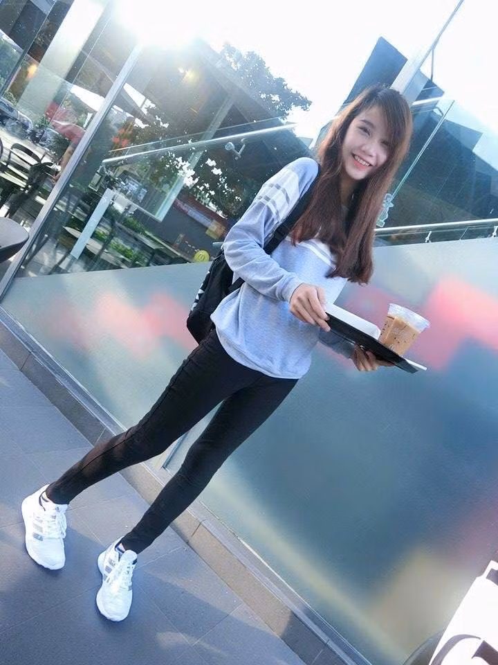 Ngoài cái tên chính thức trên giấy khai sinh là Thanh Thanh thì Vlogger xinh đẹp này còn có một cái tên ở nhà khá buồn cười đó là "Bún Teo". Giải thích cho cái tên mắc cười này, Thanh Thanh nói rằng vì thân hình "dây leo" của mình nên người thân, bạn bè hay gọi cô bằng cái tên đó.